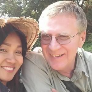 Meet your Posher, Dennis